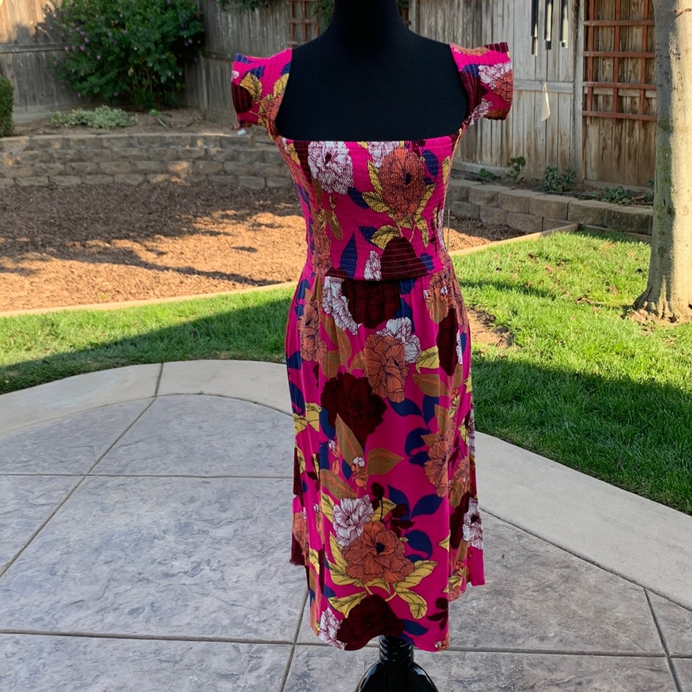 Cute tropical 🌴 midi dress. Off shoulder
